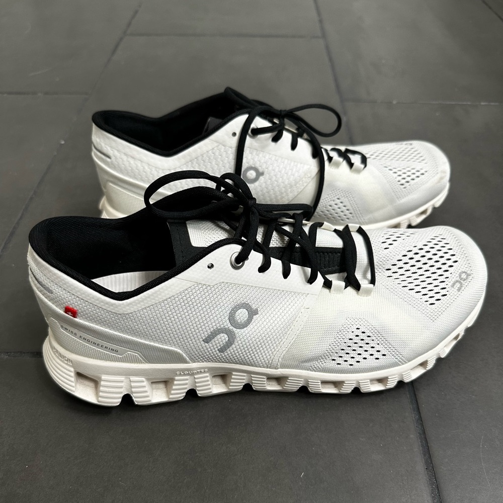 On Running Cloud X Size 9 - Men’s